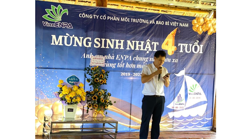 Hình ảnh: Giám đốc Công ty phát biểu mừng lễ kỷ niệm sinh nhật